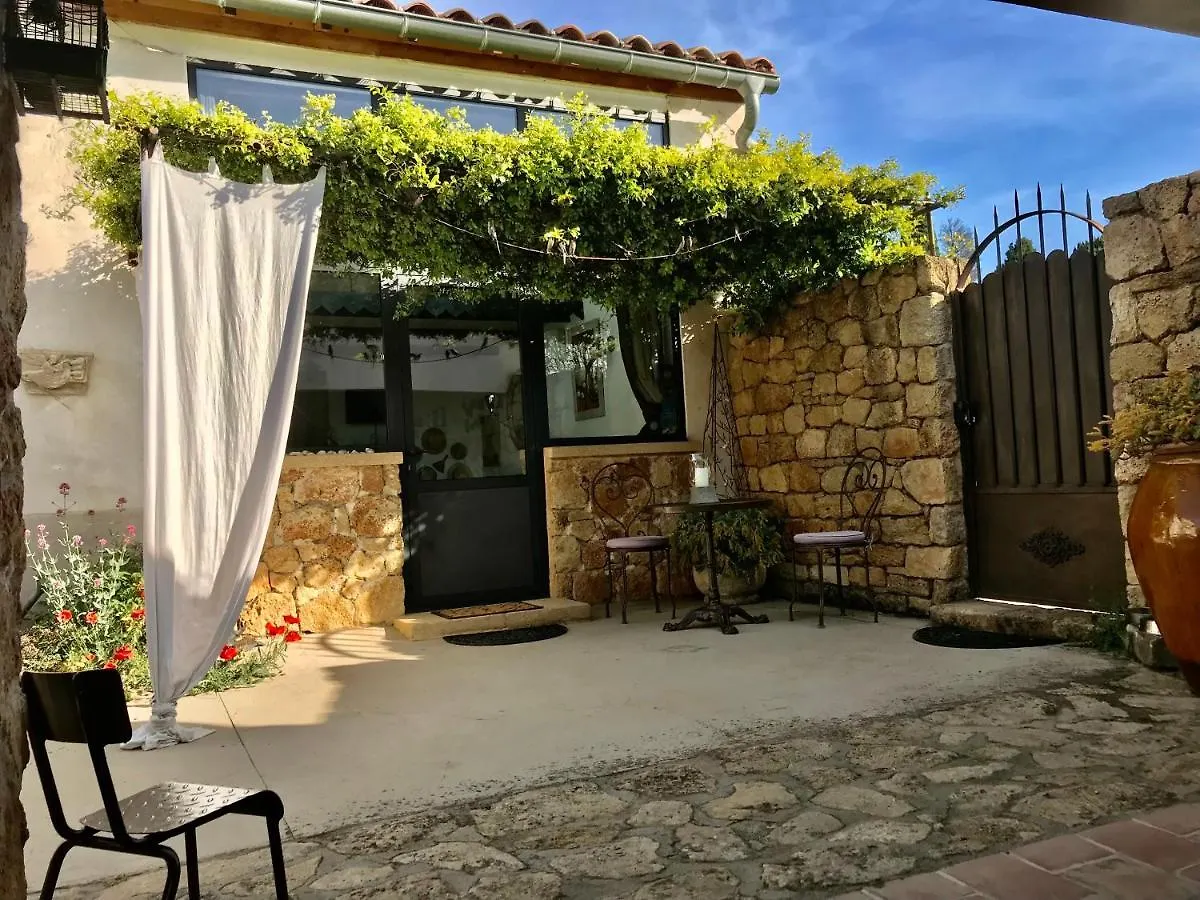 Appartement Dans Mas Provencal Grans Frankreich