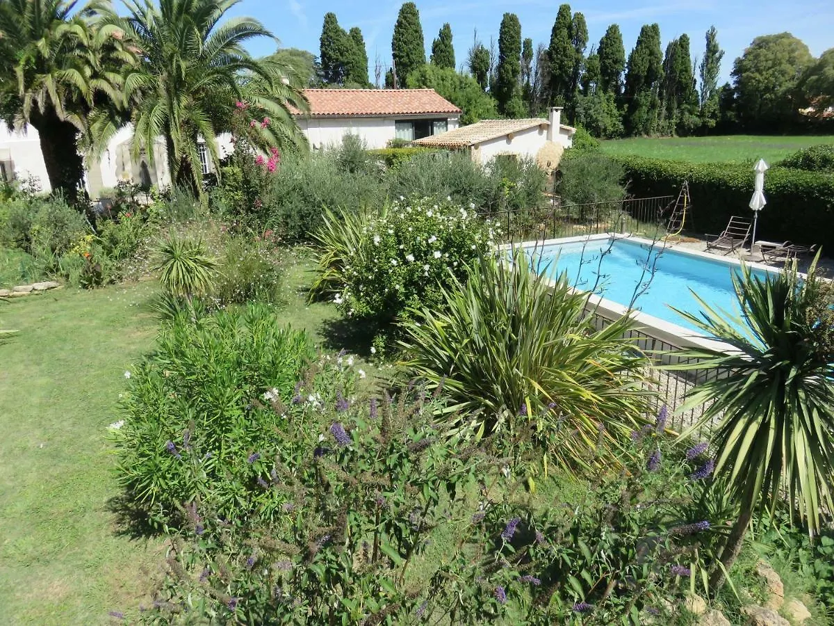 Apartment Appartement Dans Mas Provencal Grans Frankreich